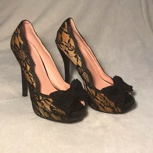 Diva Lounge Black lace with Bow-toe womens size7-1/2 stilettos